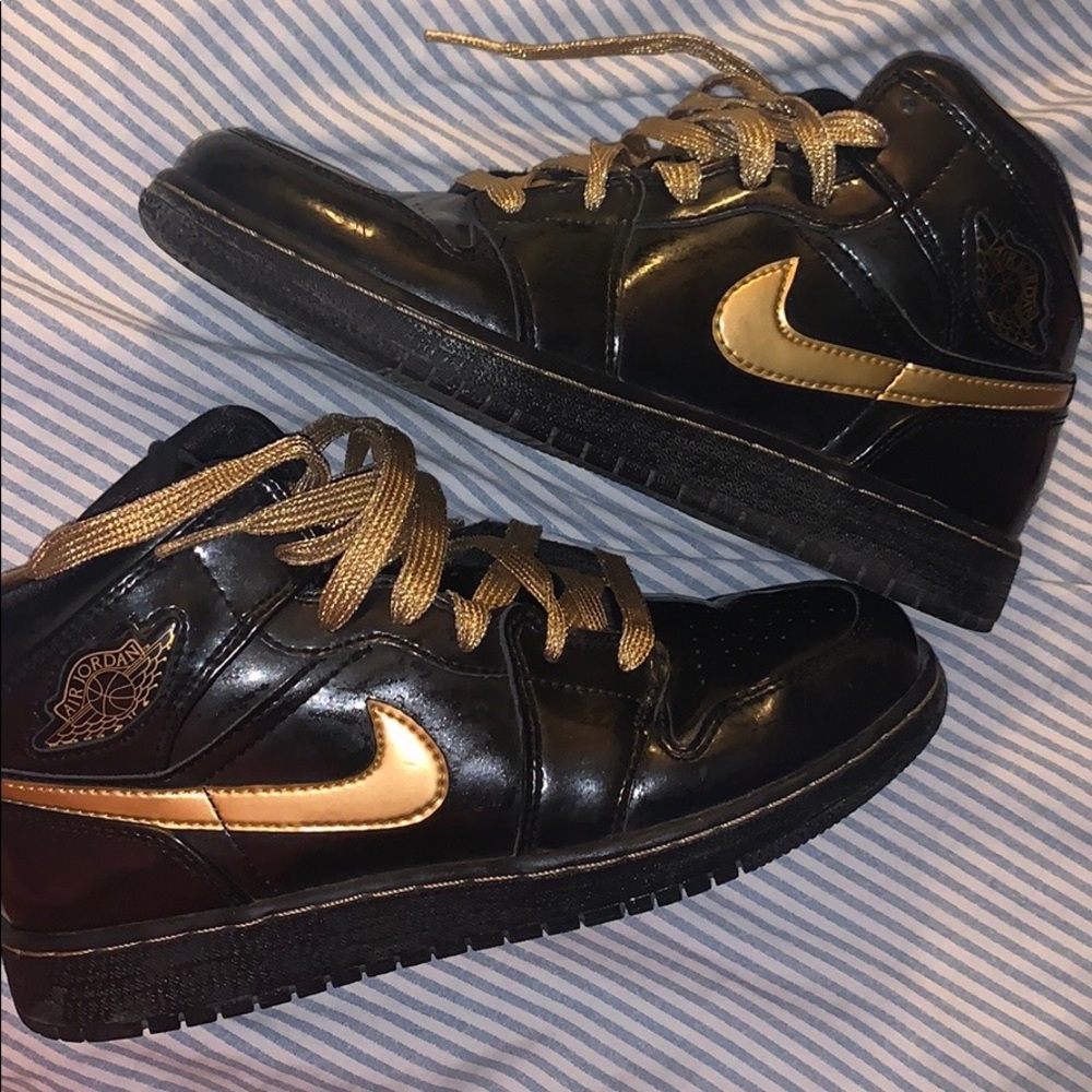 Jordan 1 Retro Black Metallic Gold (2003)